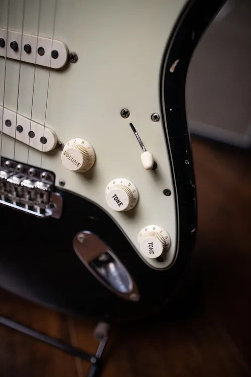 Vintage 1965 Fender Stratocaster (Sunburst Finish) - Image 5